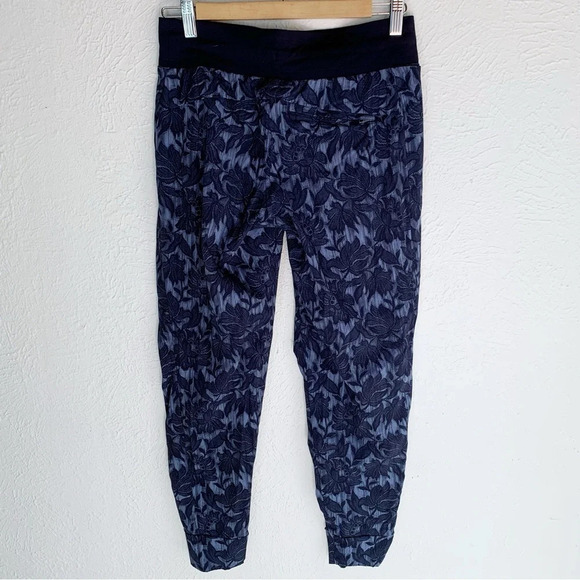 Athleta Trekkie North Jogger Ethereal Bloom Cottage Blue Sz 2 - Picture 3 of 7